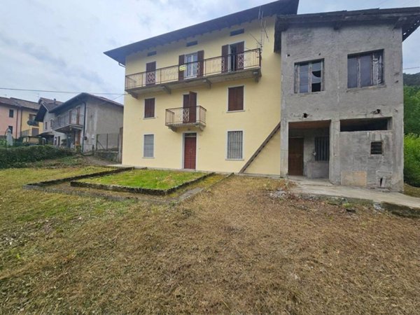 casa indipendente in vendita a San Giovanni Bianco in zona Fuipiano al Brembo