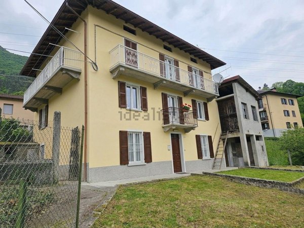 casa indipendente in vendita a San Giovanni Bianco in zona Fuipiano al Brembo