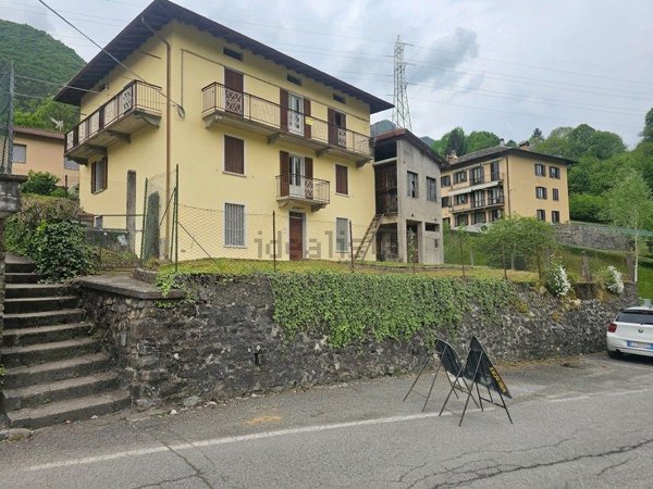 casa indipendente in vendita a San Giovanni Bianco in zona Fuipiano al Brembo