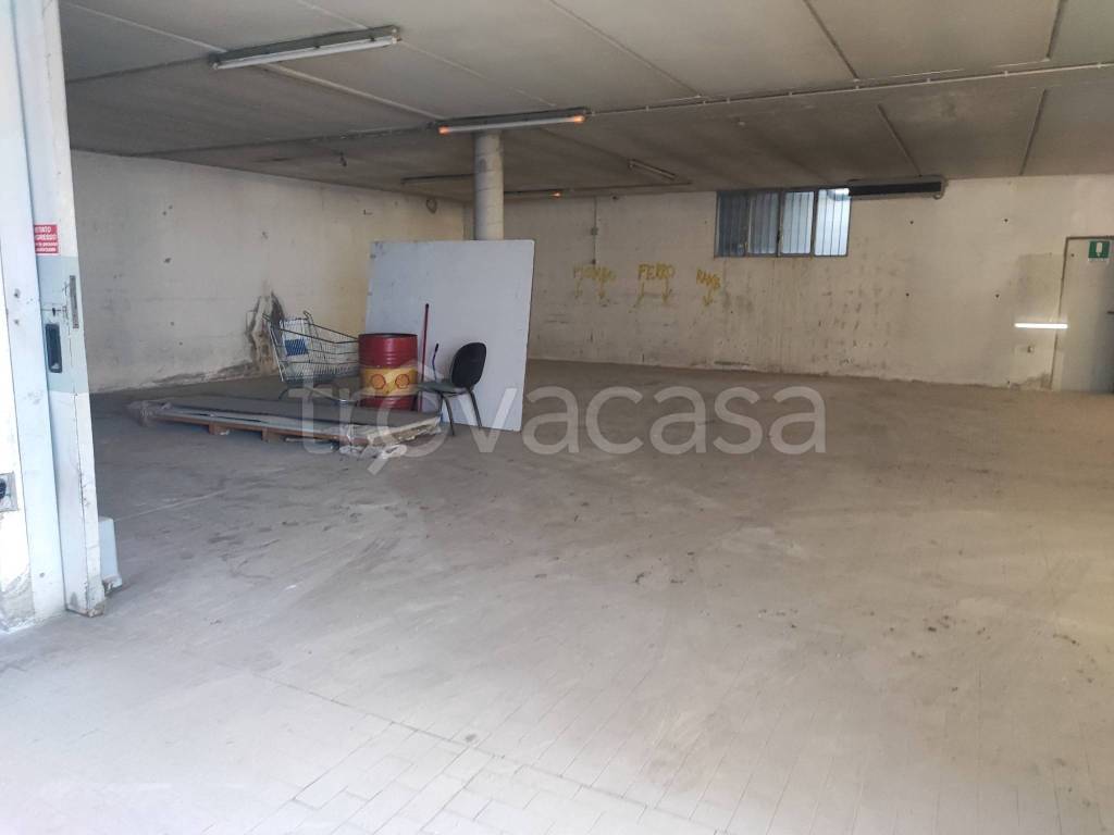 locale commerciale in vendita a San Paolo d'Argon