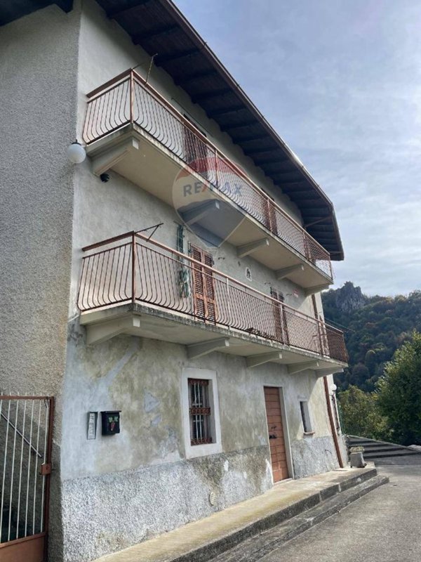 casa indipendente in vendita a San Pellegrino Terme in zona Santa Croce