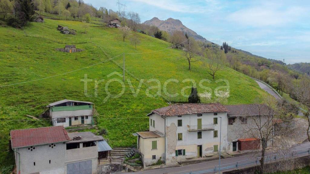 casa indipendente in vendita a San Pellegrino Terme in zona Spettino