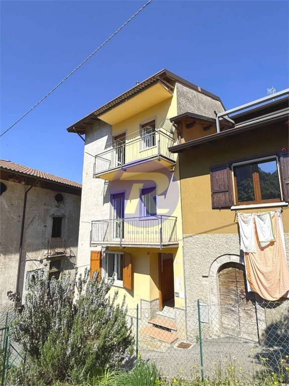 casa indipendente in vendita a San Pellegrino Terme in zona Santa Croce