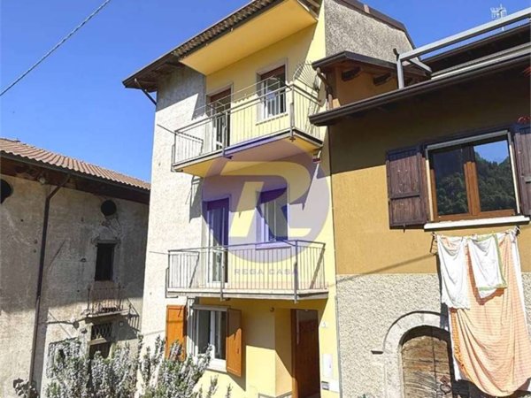 casa indipendente in vendita a San Pellegrino Terme in zona Santa Croce