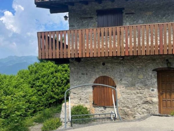 casa indipendente in vendita a San Pellegrino Terme in zona Santa Croce