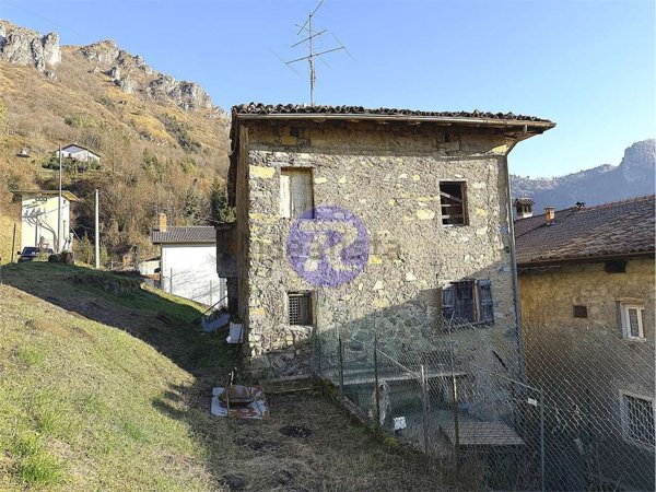 pentavano in vendita a San Pellegrino Terme in zona Santa Croce
