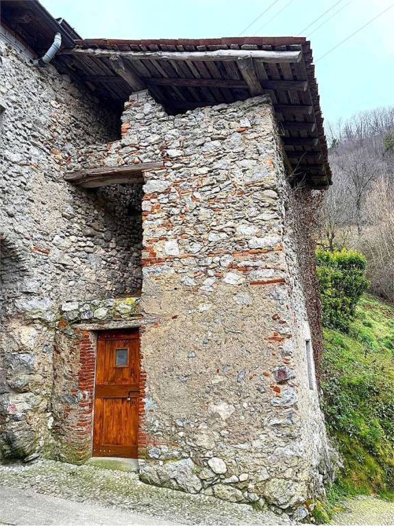 casa indipendente in vendita a San Pellegrino Terme in zona Piazzacava