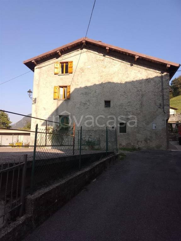casa indipendente in vendita a San Pellegrino Terme in zona Alino