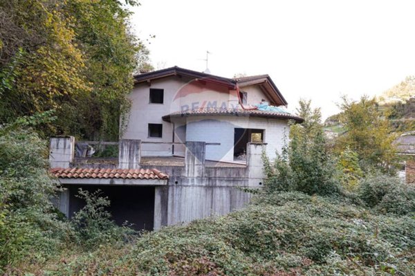 casa indipendente in vendita a San Pellegrino Terme