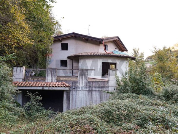 casa indipendente in vendita a San Pellegrino Terme