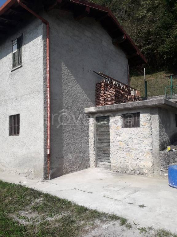 casa indipendente in vendita a San Pellegrino Terme in zona Santa Croce
