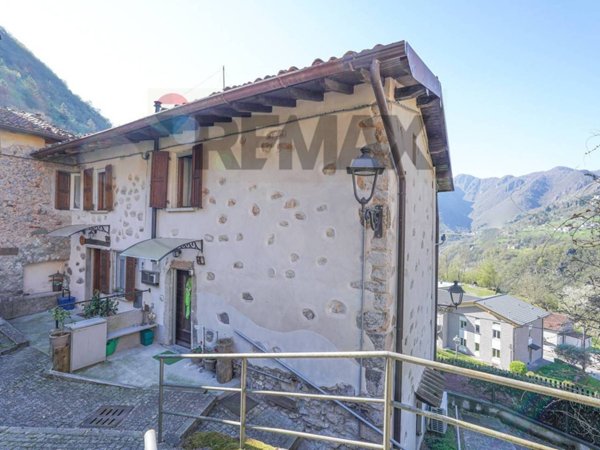 casa indipendente in vendita a San Pellegrino Terme in zona Frasnadello