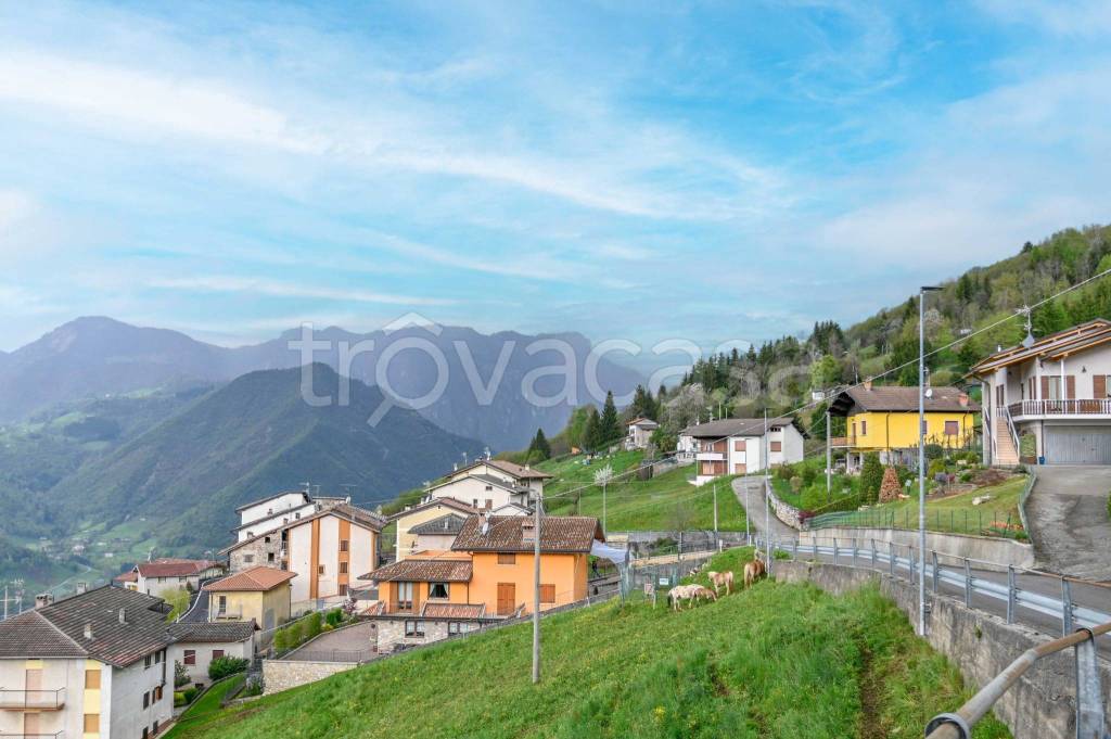 casa indipendente in vendita a San Pellegrino Terme in zona Spettino
