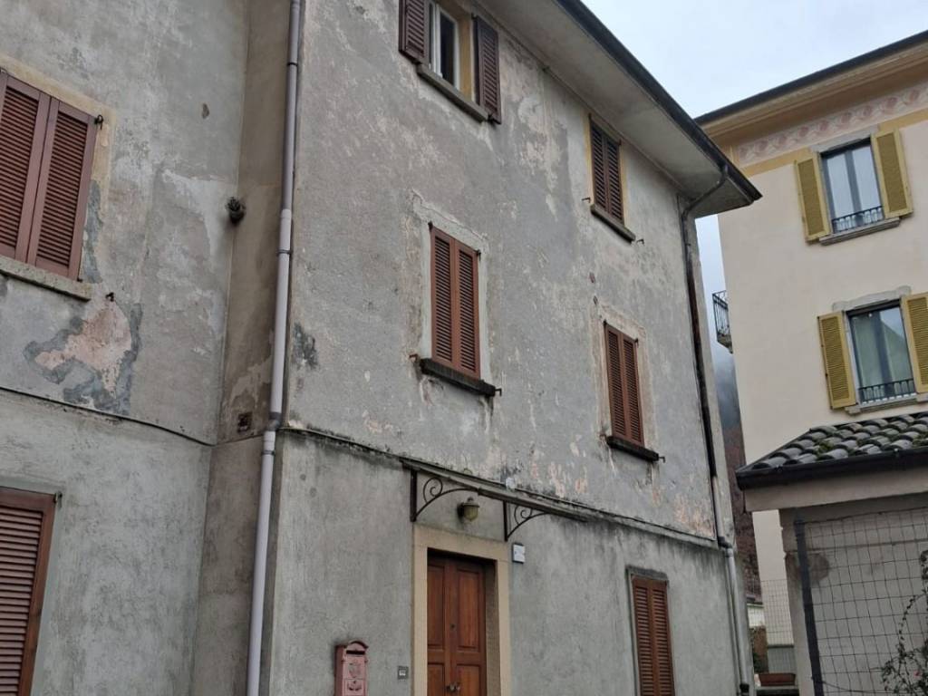 intera palazzina in vendita a San Pellegrino Terme