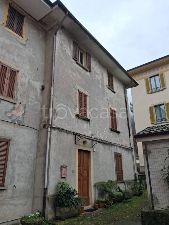 casa indipendente in vendita a San Pellegrino Terme in zona Aplecchio