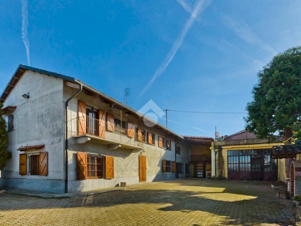 casa indipendente in vendita ad Arignano in zona Moano