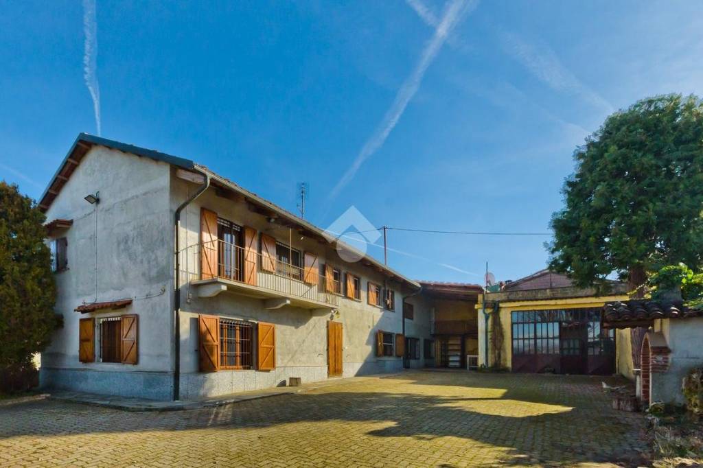 casa indipendente in vendita ad Arignano in zona Moano