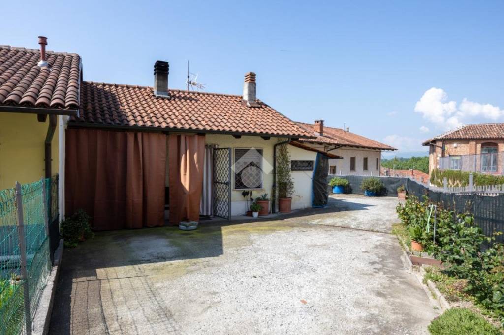 casa indipendente in vendita ad Arignano