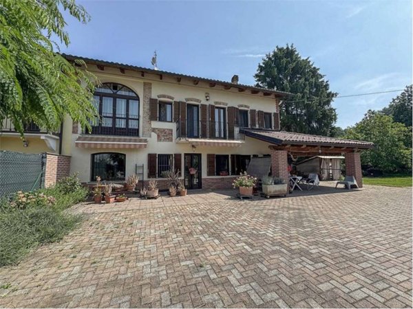 casa indipendente in vendita ad Arignano