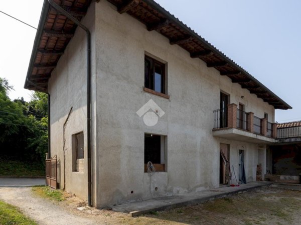 casa indipendente in vendita ad Arignano