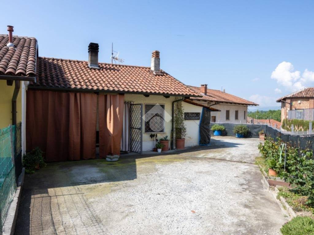casa indipendente in vendita ad Arignano
