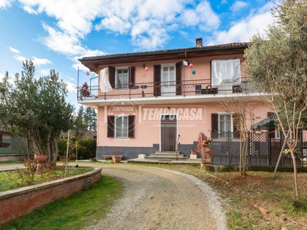 casa indipendente in vendita ad Arignano