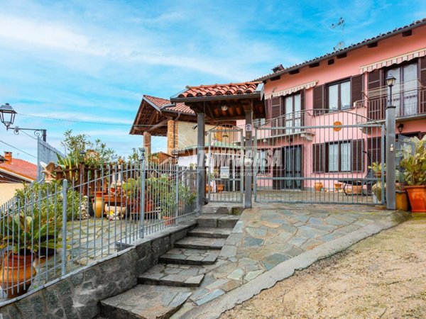 casa indipendente in vendita ad Arignano