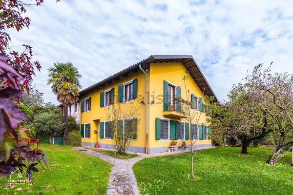 casa indipendente in vendita ad Arignano in zona Moano