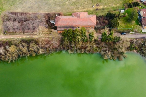 negozio in vendita ad Arignano