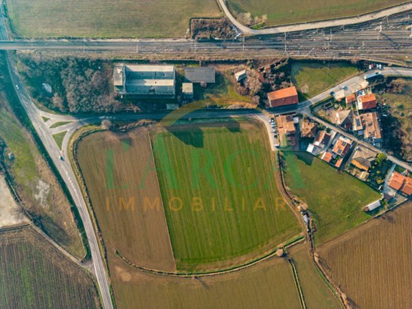 terreno industriale in vendita a Sarnico