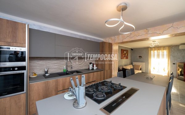 casa indipendente in vendita a Sarnico