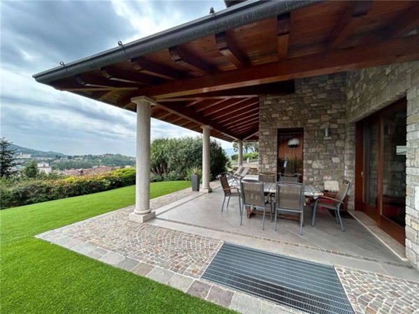 casa indipendente in vendita a Sarnico