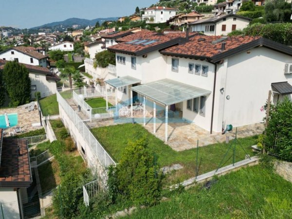 casa indipendente in vendita a Sarnico