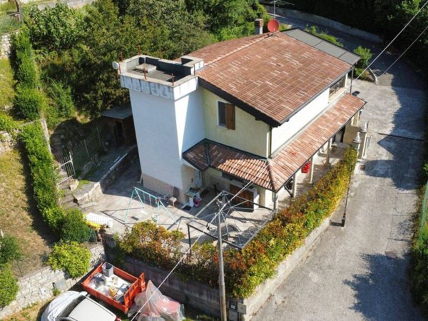 casa indipendente in vendita a Sarnico