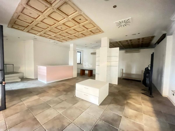 locale commerciale in vendita a Sarnico