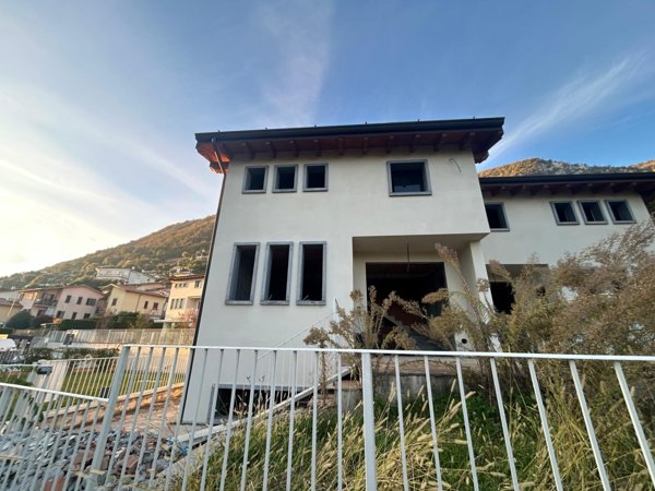 casa indipendente in vendita a Sarnico