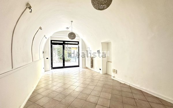 locale commerciale in vendita a Sarnico