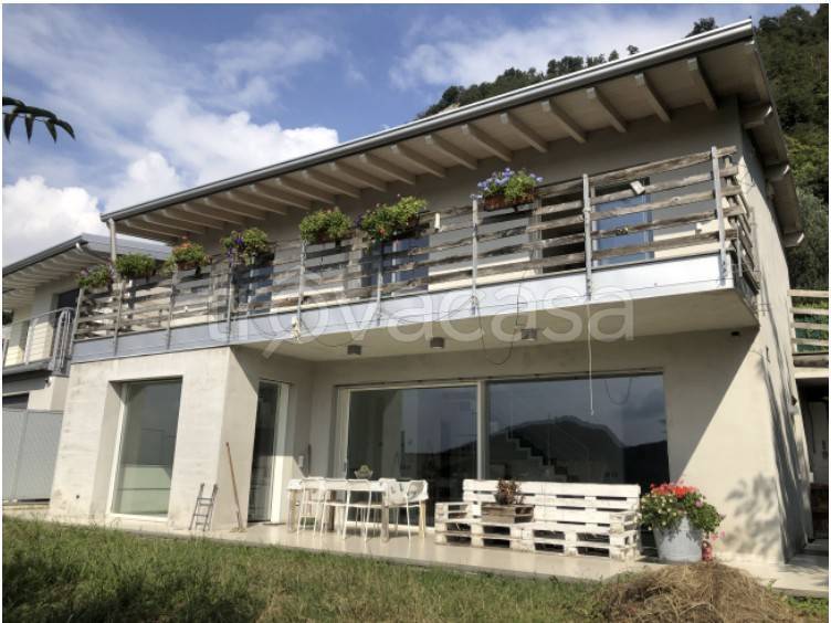 casa indipendente in vendita a Sarnico