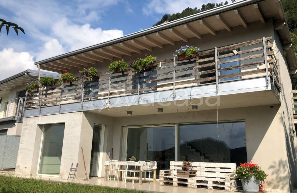 casa indipendente in vendita a Sarnico