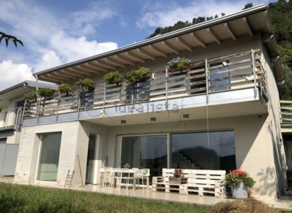 casa indipendente in vendita a Sarnico