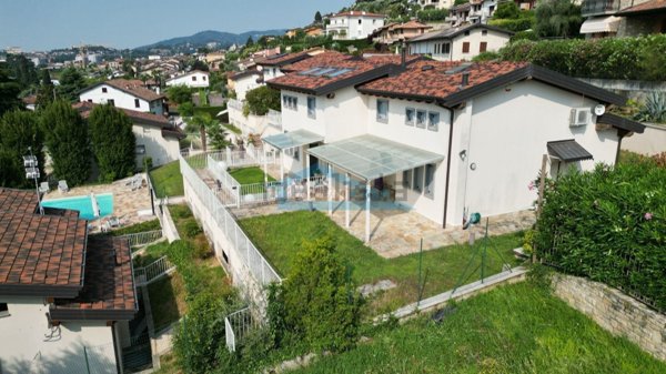 casa indipendente in vendita a Sarnico