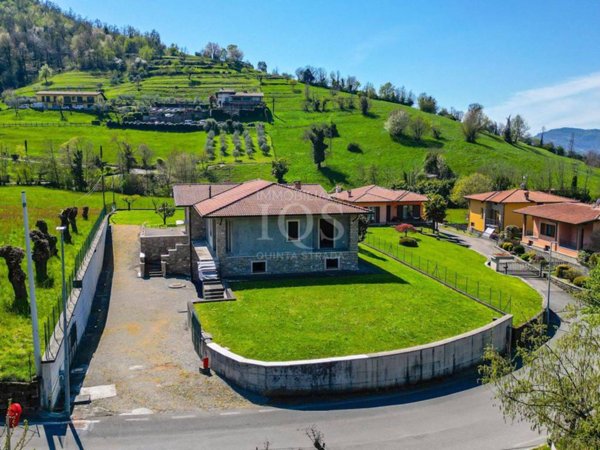 casa indipendente in vendita a Sarnico