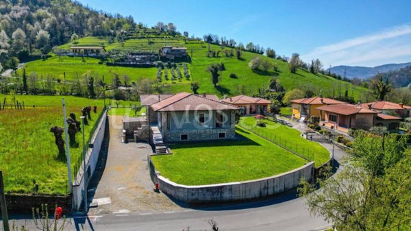 casa indipendente in vendita a Sarnico