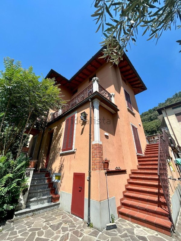 casa indipendente in vendita a Sarnico in zona Rudello