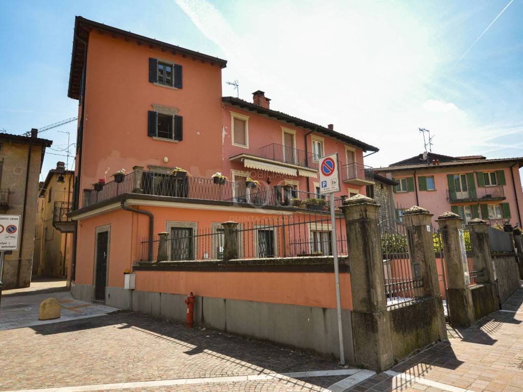casa indipendente in vendita a Sarnico