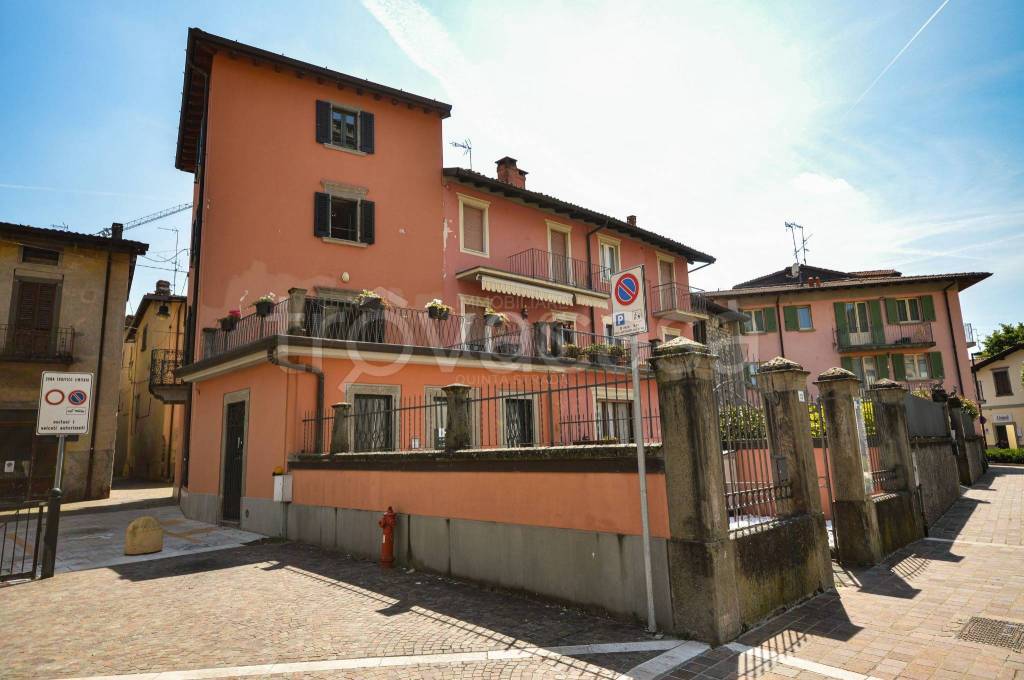 casa indipendente in vendita a Sarnico in zona Rudello