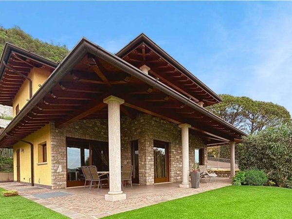casa indipendente in vendita a Sarnico