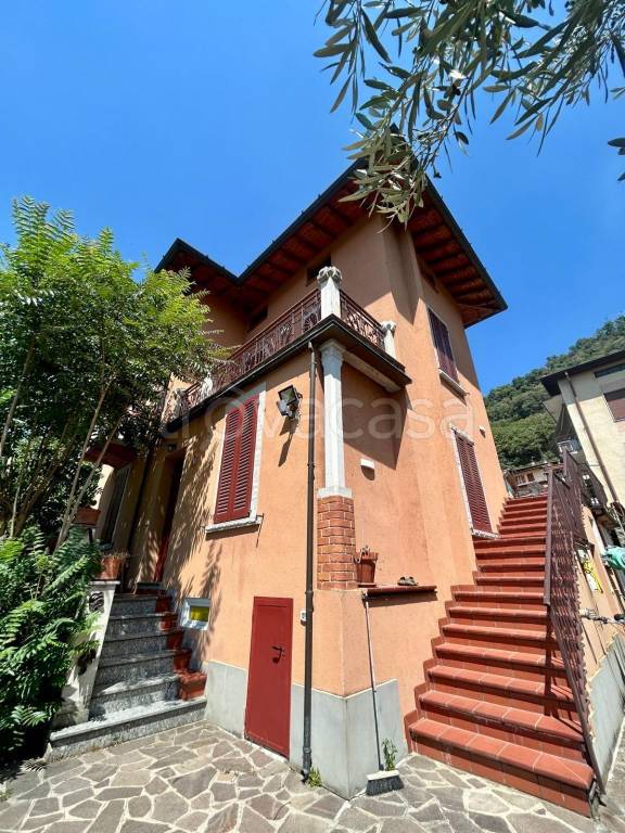 casa indipendente in vendita a Sarnico in zona Rudello