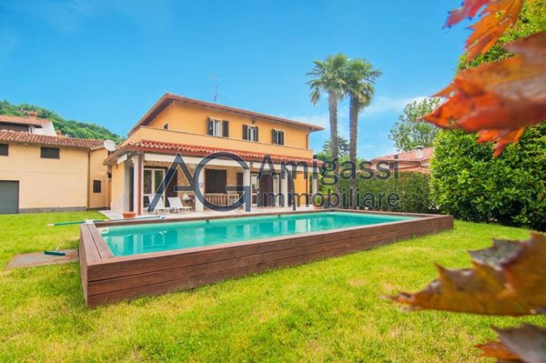 casa indipendente in vendita a Sarnico in zona Rudello