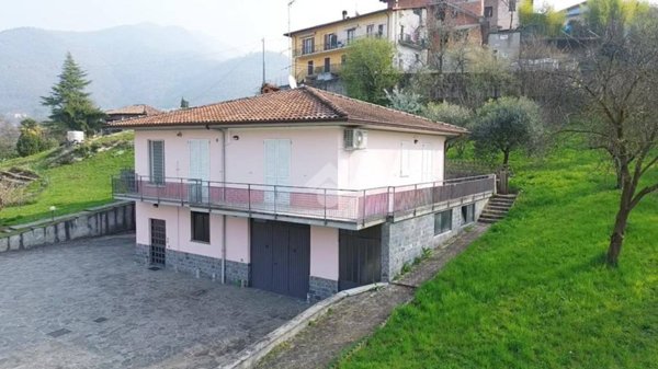 casa indipendente in vendita a Sarnico in zona Rudello